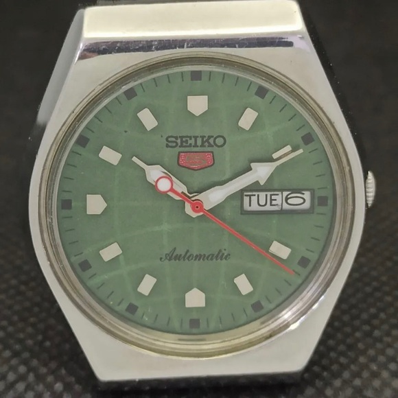 Vintage 1975 Seiko 5 Automatic Mens Silver Watch W/Green Face & Leather Strap - Picture 5 of 8